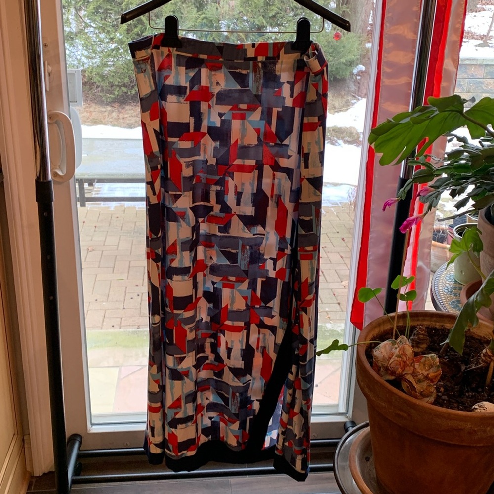 Gilli Maira Faux unlined Wrap Skirt. Navy Print 2X.